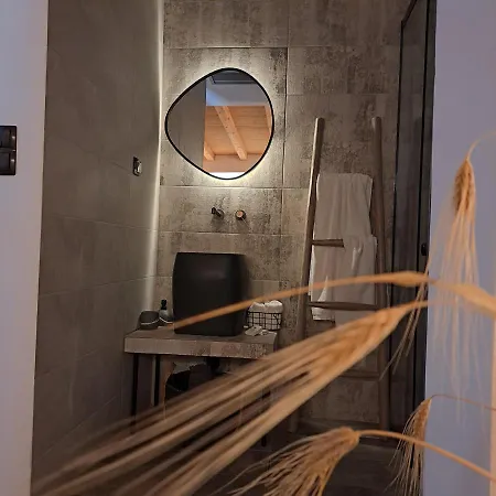 Nisaki & Elite 3* Ermúpoli