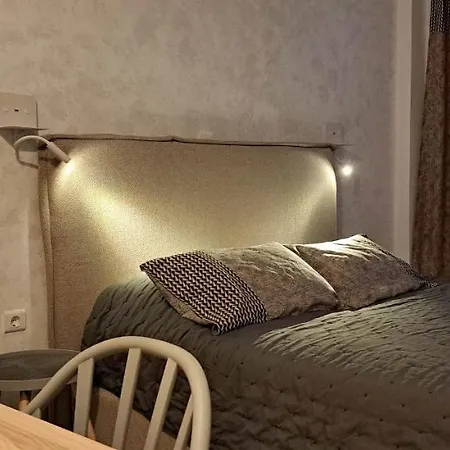 Nisaki & Elite 3* Ermúpoli