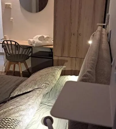 Nisaki & Elite Ermúpoli