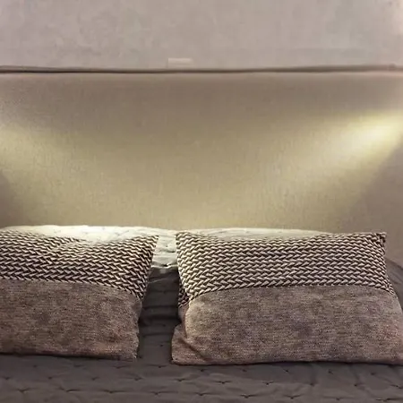 Nisaki & Elite Ermúpoli