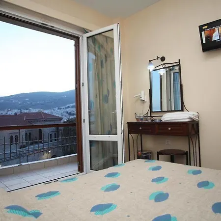 Nisaki & Elite Ermúpoli