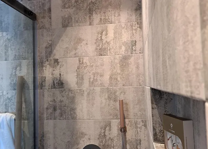 Nisaki & Elite Hotel 3*