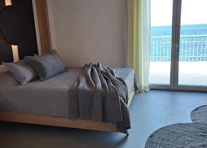 Nisaki & Elite Hermópolis