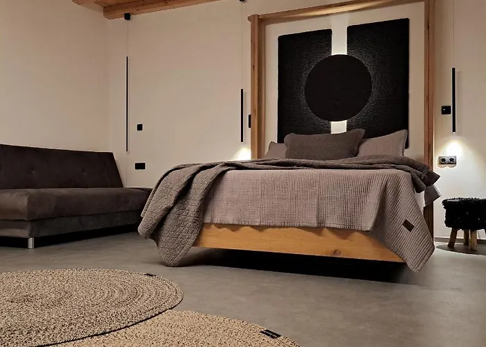 Nisaki & Elite Hotel