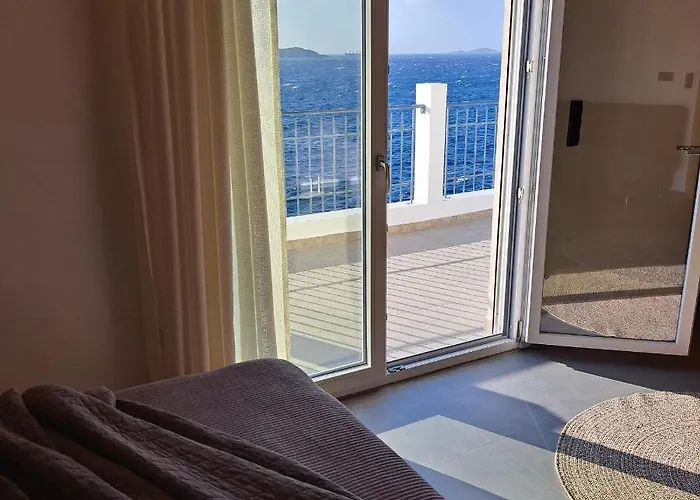 Nisaki & Elite Hotel 3*