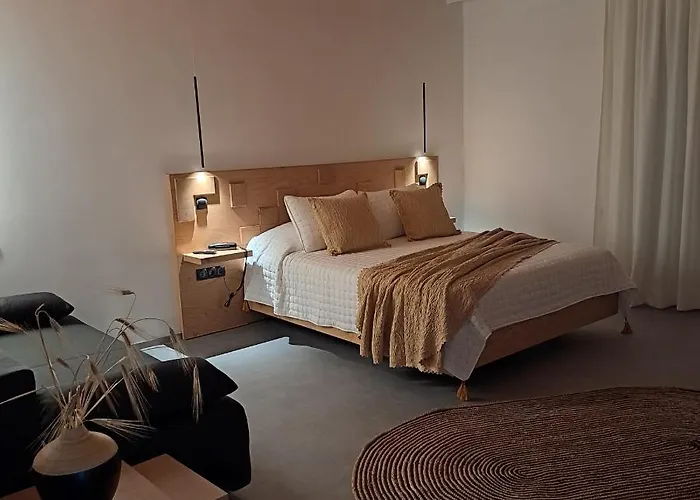 Nisaki & Elite Hotel 3*