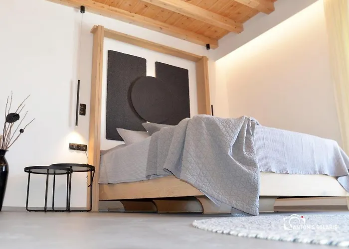 Nisaki & Elite Hotel 3*