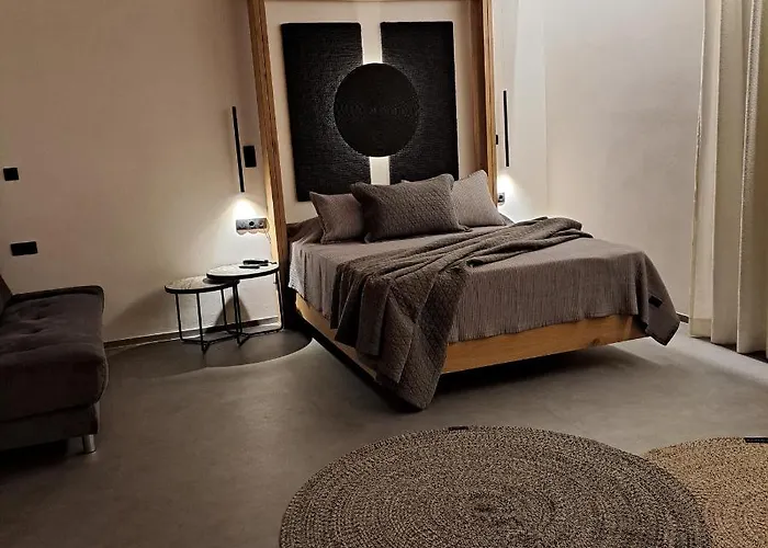 Nisaki & Elite Hermópolis