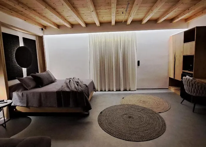 Nisaki & Elite Hotel 3*