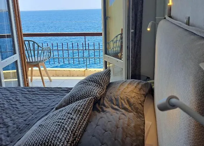 Nisaki & Elite Hotel 3*