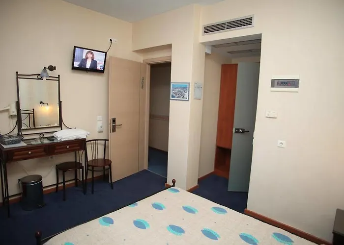 Nisaki & Elite Hotel