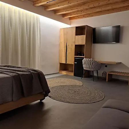 Nisaki & Elite Hotel