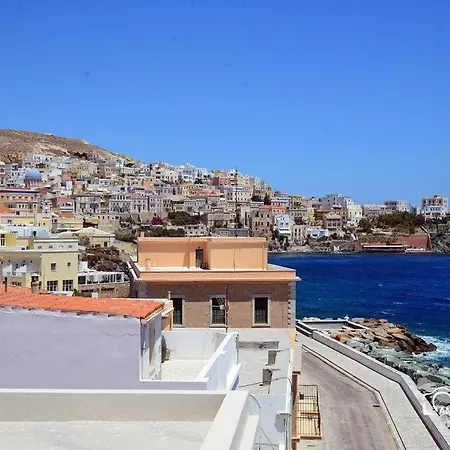 Nisaki & Elite 3* Ermoupoli