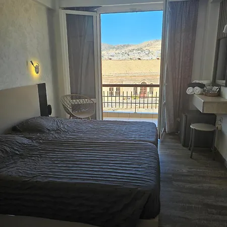 Nisaki & Elite Ermoupoli